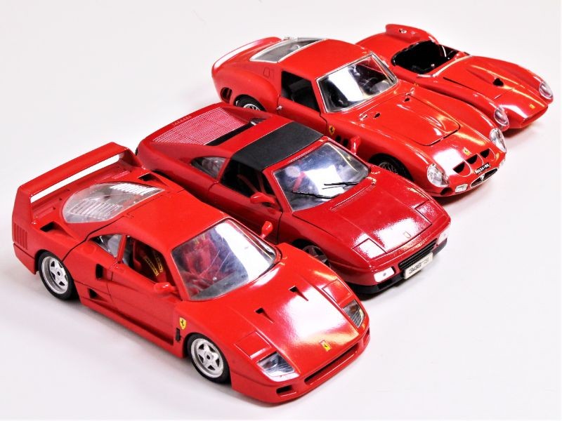 4 miniature Ferrari’s (Bburago en Maisto)